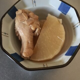 鳥手羽元と大根の煮物